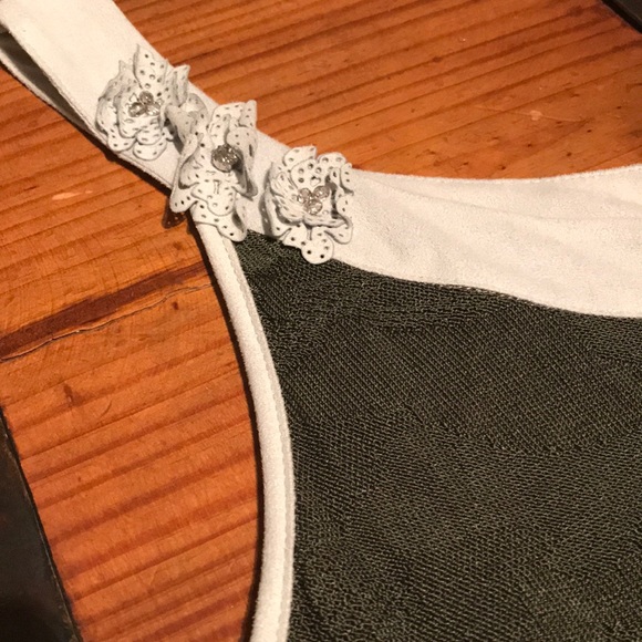 Cute little tunic size 8 by Tricot Chic - Picture 3 of 7